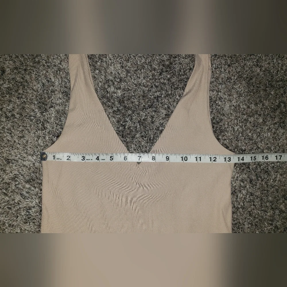 House Of Harlow 1960|NWOT| V-Neck Bodysuit - Picture 3 of 6